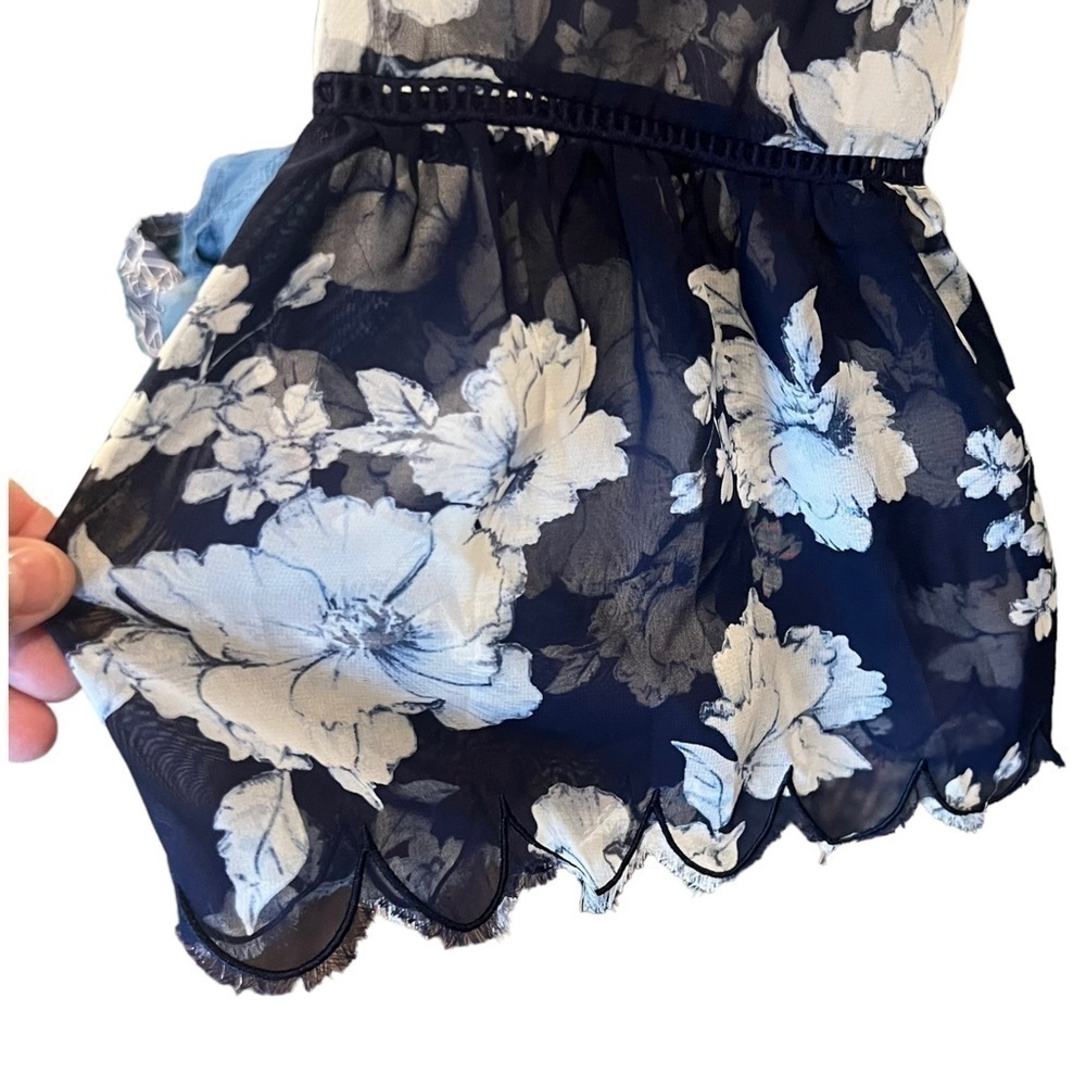 Crescent Sheer Floral Navy Top Scalloped Edge Flowy. Office Career Size: Large - Picture 4 of 10